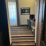Jet Hotel