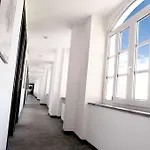 Jet Hotel