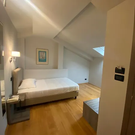 Jet Hotel