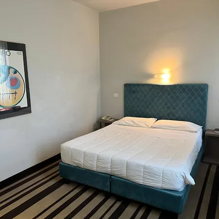 Ξενοδοχείο Jet 4*