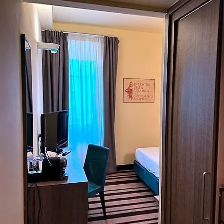Jet Hotel