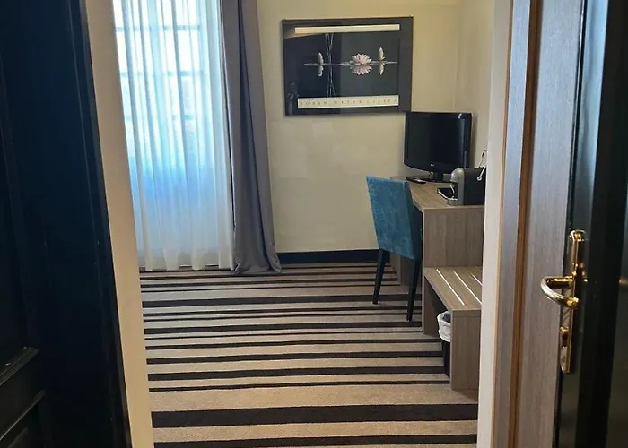 Jet Hotel